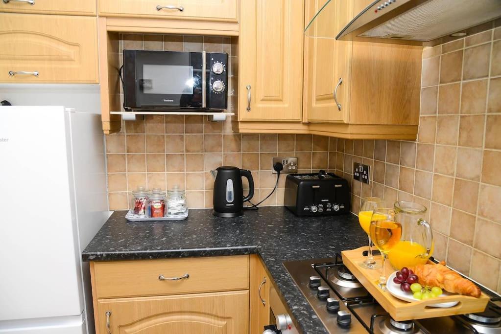 Delightful 2 Bed Town Centre House, Sleeps 4 Lejlighed Barnsley Eksteriør billede