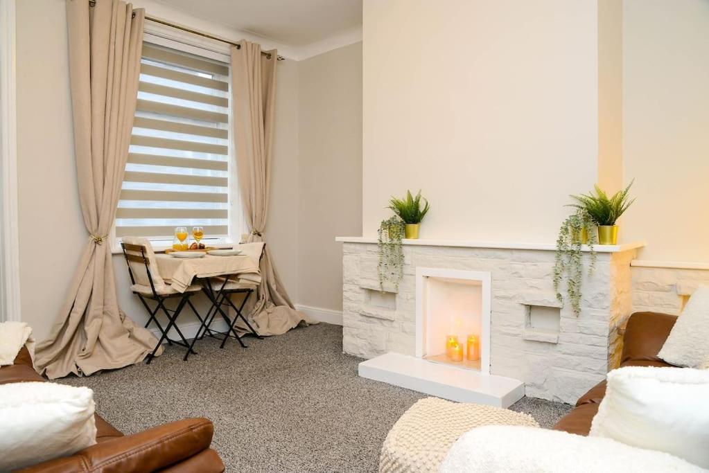 Delightful 2 Bed Town Centre House, Sleeps 4 Lejlighed Barnsley Eksteriør billede